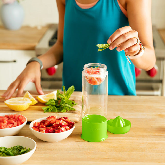 Munchkin Miracle® 360° Fruit Infuser Cup, 20oz 20 Ounce